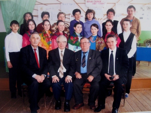 Петр Апакаев с коллективом